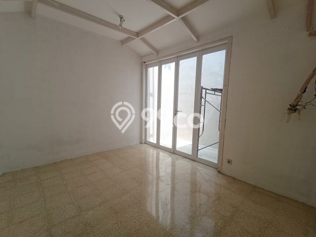 Rumah di Lebak Bulus, Akses ke Pusat Kota, LT 200m² Rumah di Lebak Bulus, Akses ke Pusat Kota, LT 200m²
