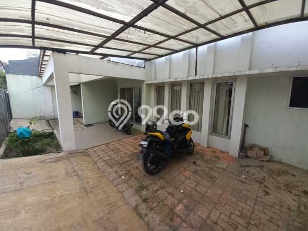 Kesempatan Investasi Rumah LB 300m² di Lokasi Strategis, Jakarta Selatan Kesempatan Investasi Rumah LB 300m² di Lokasi Strategis, Jakarta Selatan