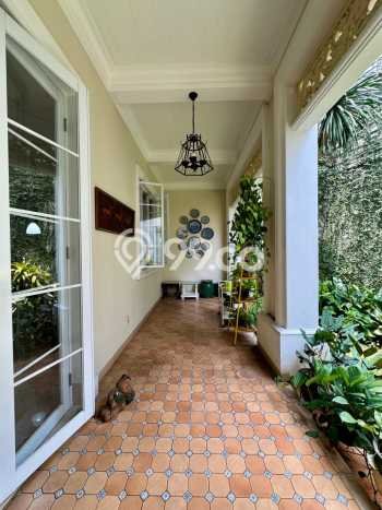 For Sale! Luxury House LT 510m2 Desain Modern di Cipete For Sale! Luxury House LT 510m2 Desain Modern di Cipete