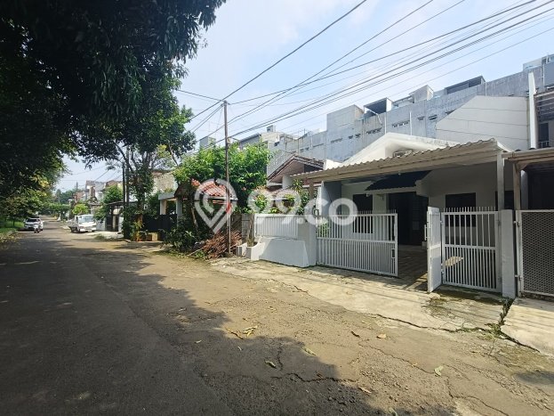 Rumah di Lebak Bulus, Akses ke Pusat Kota, LT 200m² Rumah di Lebak Bulus, Akses ke Pusat Kota, LT 200m²