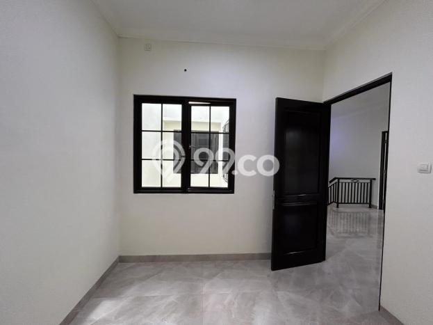 Hunian Mewah Siap Huni LT 168m2 di BSD, Tangerang Selatan Hunian Mewah Siap Huni LT 168m2 di BSD, Tangerang Selatan