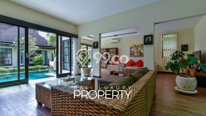 HARGA TERBAIK! Vila Kawasan , Ukuran 400m2m², Lokasi Eksklusif dengan privasi terjaga HARGA TERBAIK! Vila Kawasan , Ukuran 400m2m², Lokasi Eksklusif dengan privasi terjaga