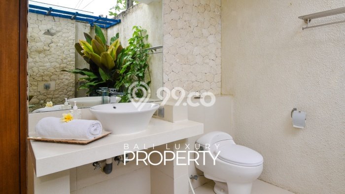 HARGA TERBAIK! Vila Kawasan , Ukuran 400m2m², Lokasi Eksklusif dengan privasi terjaga HARGA TERBAIK! Vila Kawasan , Ukuran 400m2m², Lokasi Eksklusif dengan privasi terjaga