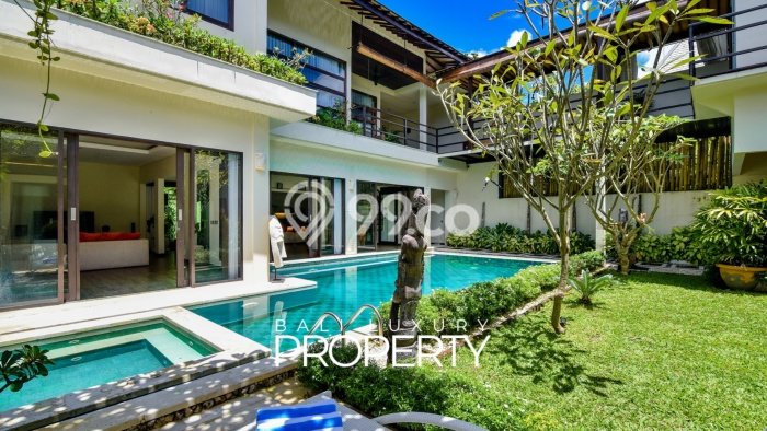 HARGA TERBAIK! Vila Kawasan , Ukuran 400m2m², Lokasi Eksklusif dengan privasi terjaga HARGA TERBAIK! Vila Kawasan , Ukuran 400m2m², Lokasi Eksklusif dengan privasi terjaga