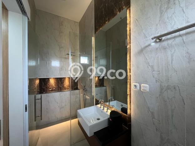 Rumah Elit LB 410m2 Siap Huni Desain Elegan di Harjamukti, Depok Rumah Elit LB 410m2 Siap Huni Desain Elegan di Harjamukti, Depok