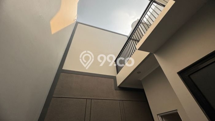 Dijual Rumah Mewah Megah Dengan View Eksklusif di Manyar, Surabaya Dijual Rumah Mewah Megah Dengan View Eksklusif di Manyar, Surabaya