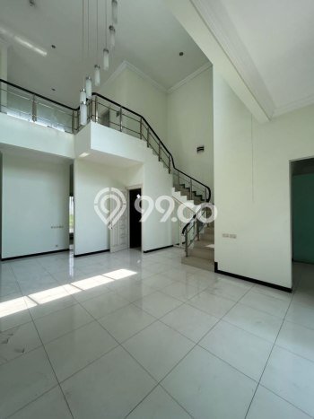 Rumah Elit Modern Tanpa Renovasi di Citraland Surabaya Rumah Elit Modern Tanpa Renovasi di Citraland Surabaya
