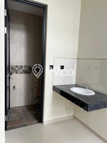 Jual Rumah Luas Megah Dengan View Cantik di Graha, Surabaya Jual Rumah Luas Megah Dengan View Cantik di Graha, Surabaya