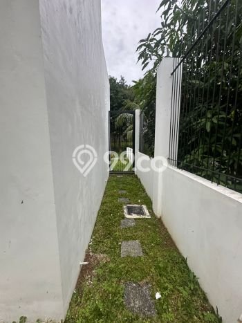 Ready to Use! Luxury House LT 595m2 Desain Elegan di Kota Wisata Ready to Use! Luxury House LT 595m2 Desain Elegan di Kota Wisata
