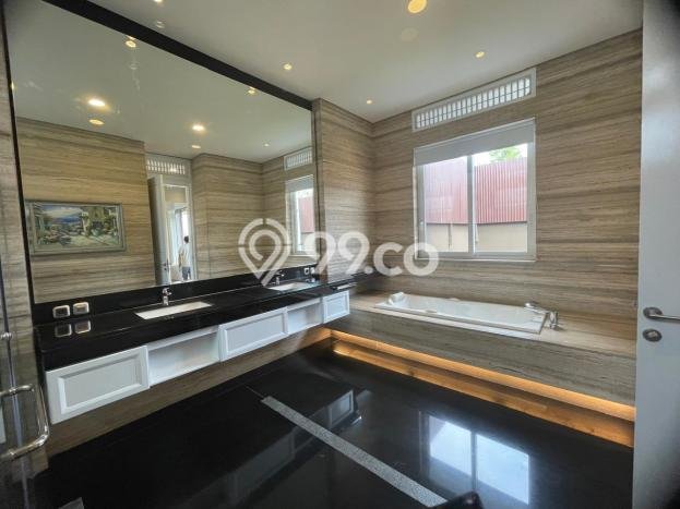 Rumah Bagus Disewakan di Kota Baru Parahyangan, Bandung LT 550m2, LB 600m2 Rumah Bagus Disewakan di Kota Baru Parahyangan, Bandung LT 550m2, LB 600m2