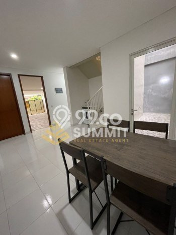 Dijual Rumah Luas Elegan Dengan View Eksklusif di Pulomas, Jakarta Timur Dijual Rumah Luas Elegan Dengan View Eksklusif di Pulomas, Jakarta Timur