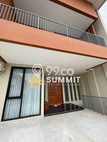 Dijual Rumah Luas Elegan Dengan View Eksklusif di Pulomas, Jakarta Timur Dijual Rumah Luas Elegan Dengan View Eksklusif di Pulomas, Jakarta Timur