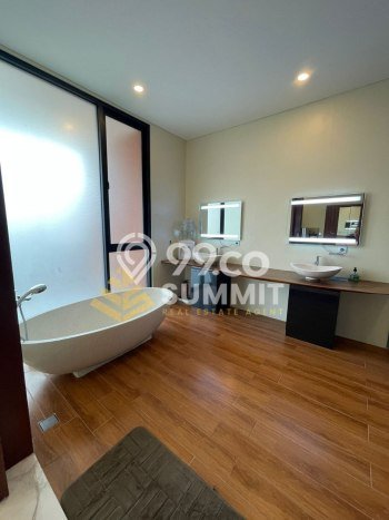 Dijual Rumah Luas Elegan Dengan View Eksklusif di Pulomas, Jakarta Timur Dijual Rumah Luas Elegan Dengan View Eksklusif di Pulomas, Jakarta Timur
