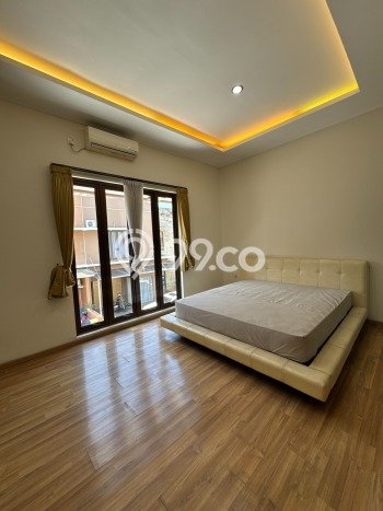 Siap Huni Hunian Elit 5 Kamar di Sukasari Dekat ke Mana Saja Siap Huni Hunian Elit 5 Kamar di Sukasari Dekat ke Mana Saja