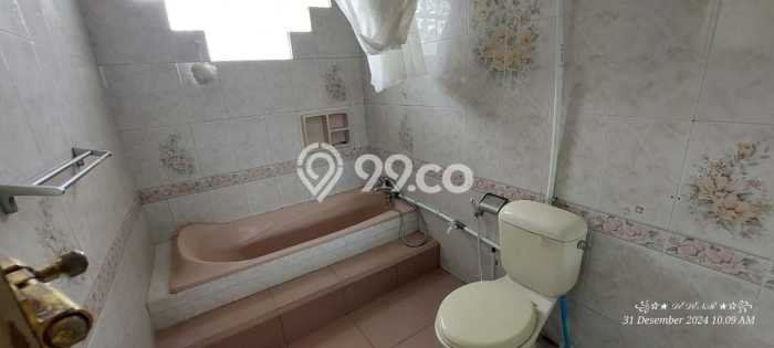 Rumah area , 3 KT, Dekat Pusat Kota, LT 300m2m² LB 400m2m² Rumah area , 3 KT, Dekat Pusat Kota, LT 300m2m² LB 400m2m²