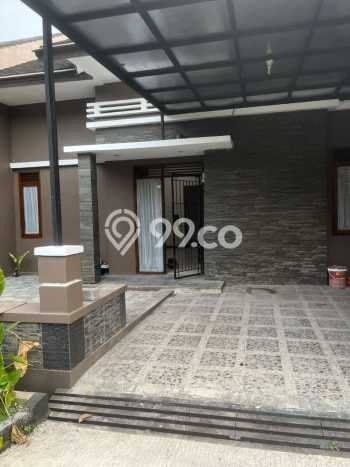 UNIT LANGKA! Rumah kawasan Bojongsoang, 2 KT, Pemandangan Kota, LT 120m2m² Bangunan 85m2m² UNIT LANGKA! Rumah kawasan Bojongsoang, 2 KT, Pemandangan Kota, LT 120m2m² Bangunan 85m2m²