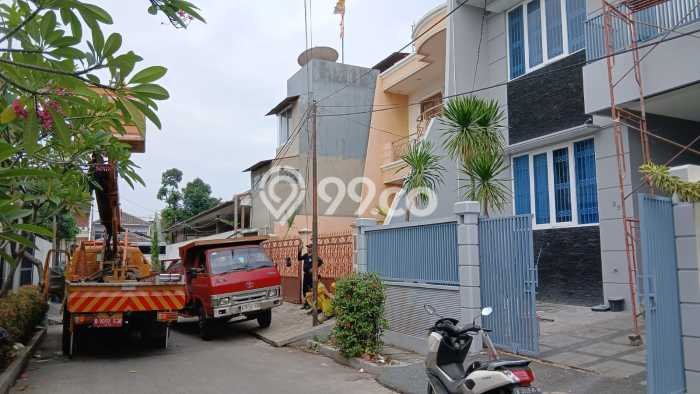For Sale! Premium House LT 165m2 Desain Elegan di Jelambar For Sale! Premium House LT 165m2 Desain Elegan di Jelambar