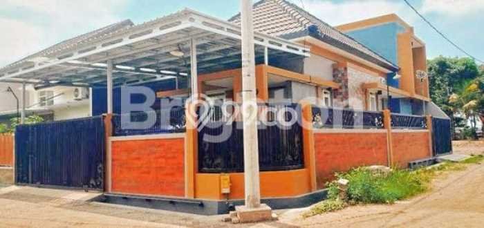 Disewakan! Rumah 4 Kamar Tidur &
2 Kamar Mandi di Soekarno Hatta, Malang Disewakan! Rumah 4 Kamar Tidur &
2 Kamar Mandi di Soekarno Hatta, Malang