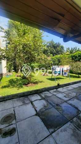 Rumah Nyaman dengan Luas Tanah 1132m² di Kawasan Ciumbuleuit, Bandung Rumah Nyaman dengan Luas Tanah 1132m² di Kawasan Ciumbuleuit, Bandung