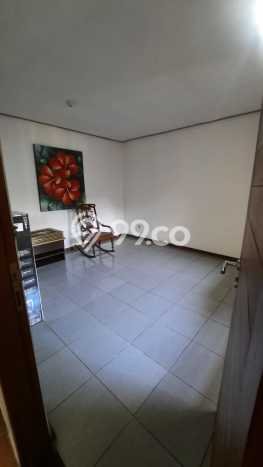 Rumah Nyaman dengan Luas Tanah 1132m² di Kawasan Ciumbuleuit, Bandung Rumah Nyaman dengan Luas Tanah 1132m² di Kawasan Ciumbuleuit, Bandung