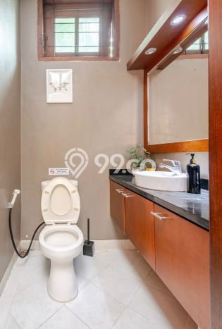 Ready to Use! Luxury House LT 682m2 Desain Modern di Pondok Indah Ready to Use! Luxury House LT 682m2 Desain Modern di Pondok Indah
