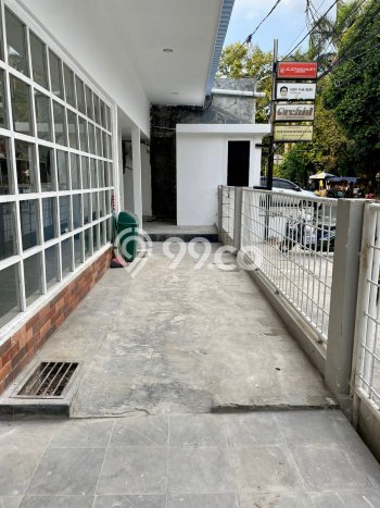 Komersial untuk Disewa di Pusat Jakarta Selatan Luas Bangunan 100m2 Komersial untuk Disewa di Pusat Jakarta Selatan Luas Bangunan 100m2