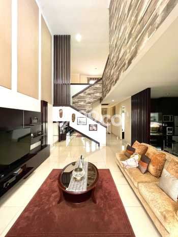 Hunian Eksklusif Dijual LT 300m2 di Ciputat, Tangerang Selatan Hunian Eksklusif Dijual LT 300m2 di Ciputat, Tangerang Selatan