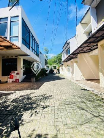 BEST CHOICE! Rumah di , 4 KM, Akses Mall, LT 250m2m² Bangunan 420m2m² BEST CHOICE! Rumah di , 4 KM, Akses Mall, LT 250m2m² Bangunan 420m2m²