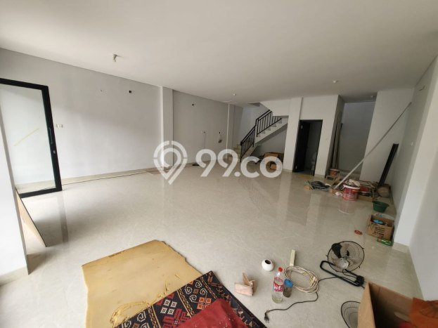 Disewakan Ruko Premium di , Luas 131m2m², Area Komersial, Jalan Mudah Disewakan Ruko Premium di , Luas 131m2m², Area Komersial, Jalan Mudah