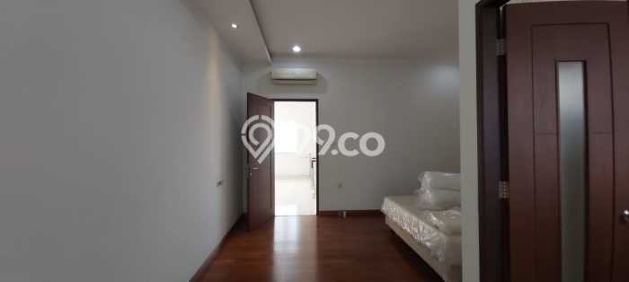 For Sale! Luxury House LT 150m2 Desain Modern di Kedoya Utara For Sale! Luxury House LT 150m2 Desain Modern di Kedoya Utara