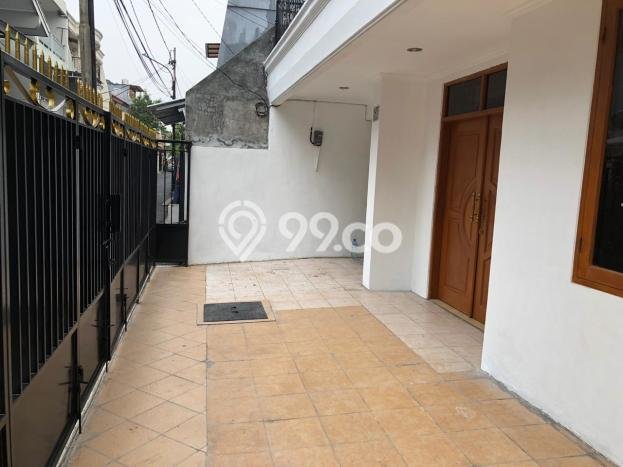 Rumah Asri area Tomang, 3 KM, Area Tenang, LT 135m2m² LB 200m2m² Rumah Asri area Tomang, 3 KM, Area Tenang, LT 135m2m² LB 200m2m²