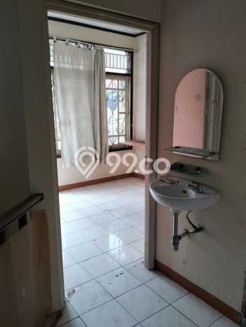 For Sale Hunian Rumah Terawat 5 Kamar di Tomang, Jakarta Barat For Sale Hunian Rumah Terawat 5 Kamar di Tomang, Jakarta Barat