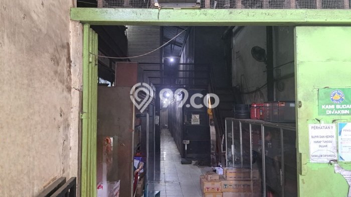 LOKASI TERBAIK! Gudang di Ciputat, Luas 813m², Area Bisnis LOKASI TERBAIK! Gudang di Ciputat, Luas 813m², Area Bisnis