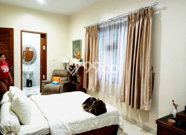 Jual Rumah Siap Huni di Laweyan Solo Harga Rp 2,2 Juta LT 211m2 Jual Rumah Siap Huni di Laweyan Solo Harga Rp 2,2 Juta LT 211m2