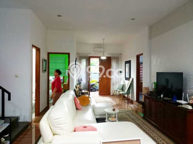 Jual Rumah Siap Huni di Laweyan Solo Harga Rp 2,2 Juta LT 211m2 Jual Rumah Siap Huni di Laweyan Solo Harga Rp 2,2 Juta LT 211m2