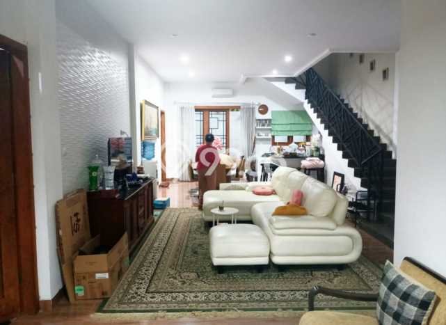 Jual Rumah Siap Huni di Laweyan Solo Harga Rp 2,2 Juta LT 211m2 Jual Rumah Siap Huni di Laweyan Solo Harga Rp 2,2 Juta LT 211m2
