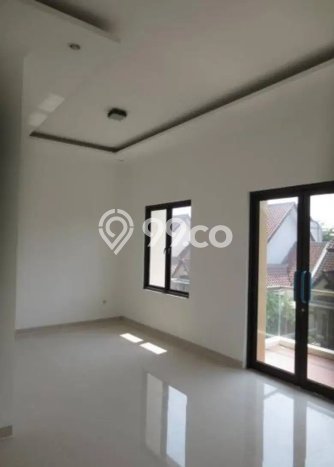 Disewakan Rumah Harga Terjangkau di Green Lake City Jakarta Barat dengan 3 Kamar Tidur Disewakan Rumah Harga Terjangkau di Green Lake City Jakarta Barat dengan 3 Kamar Tidur