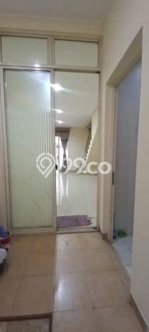 Disewakan! Rumah 2 Kamar Tidur &
2 Kamar Mandi di Green Lake City, Jakarta Barat Disewakan! Rumah 2 Kamar Tidur &
2 Kamar Mandi di Green Lake City, Jakarta Barat