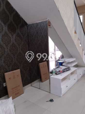 Disewakan! Rumah 2 Kamar Tidur &
2 Kamar Mandi di Green Lake City, Jakarta Barat Disewakan! Rumah 2 Kamar Tidur &
2 Kamar Mandi di Green Lake City, Jakarta Barat