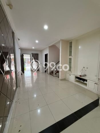 Dijual Rumah Luas Elegan Dengan View Cantik di Green Lake City, Jakarta Barat Dijual Rumah Luas Elegan Dengan View Cantik di Green Lake City, Jakarta Barat