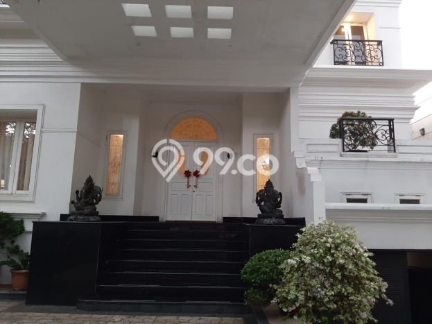 Hunian Elit LB 550m2 Siap Huni Desain Elegan di Senayan, Jakarta Selatan Hunian Elit LB 550m2 Siap Huni Desain Elegan di Senayan, Jakarta Selatan