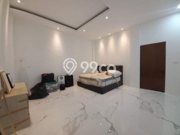 Dijual Rumah Luas Megah Dengan View Cantik di Simprug, Jakarta Selatan Dijual Rumah Luas Megah Dengan View Cantik di Simprug, Jakarta Selatan