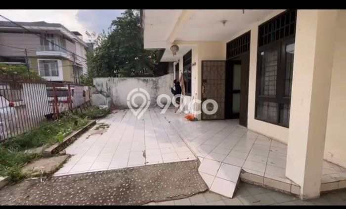 Rumah Mewah LB 200m2 Siap Huni Desain Elegan di Duta Garden, Tangerang Rumah Mewah LB 200m2 Siap Huni Desain Elegan di Duta Garden, Tangerang