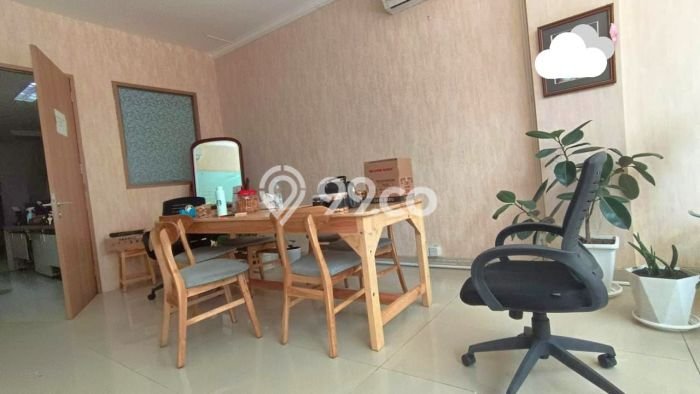 LOKASI STRATEGIS! Ruko di Green Lake City, Luas 236m², Potensi Tinggi LOKASI STRATEGIS! Ruko di Green Lake City, Luas 236m², Potensi Tinggi