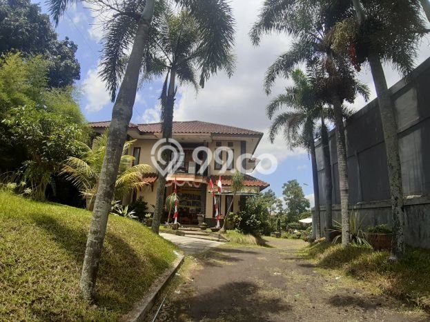 Rumah 4 Kamar Tidur Konsep Modern di , Dekat Fasilitas Umum, Bandung Rumah 4 Kamar Tidur Konsep Modern di , Dekat Fasilitas Umum, Bandung