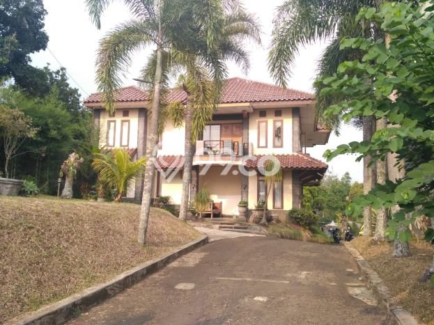 Rumah 4 Kamar Tidur Konsep Modern di , Dekat Fasilitas Umum, Bandung Rumah 4 Kamar Tidur Konsep Modern di , Dekat Fasilitas Umum, Bandung