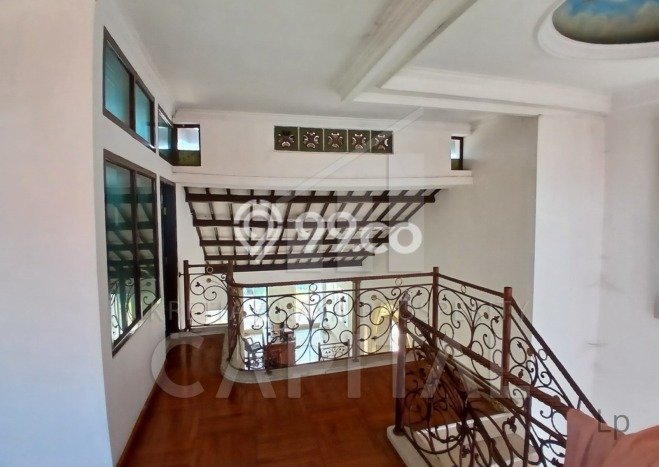 Rumah Terawat LT 389m2m² / LB 249m2m² di Kawasan Bisnis Moch Toha, Bandung Rumah Terawat LT 389m2m² / LB 249m2m² di Kawasan Bisnis Moch Toha, Bandung
