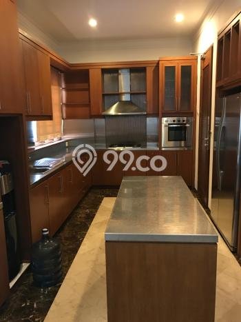 Lokasi strategis! Rumah siap pakai dikontrakkan di Kebayoran Baru LB 500m2 Lokasi strategis! Rumah siap pakai dikontrakkan di Kebayoran Baru LB 500m2