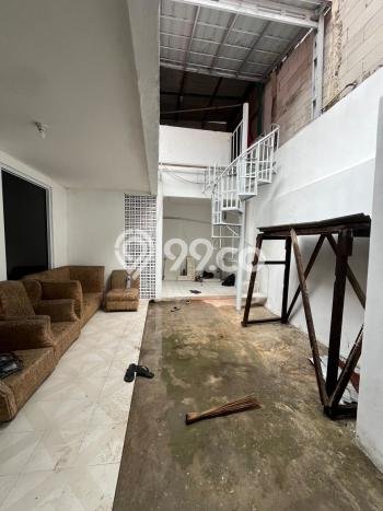 Disewakan Cepat Rumah Kondisi Baik di Kawasan Kebayoran Baru, Jakarta Selatan Disewakan Cepat Rumah Kondisi Baik di Kawasan Kebayoran Baru, Jakarta Selatan