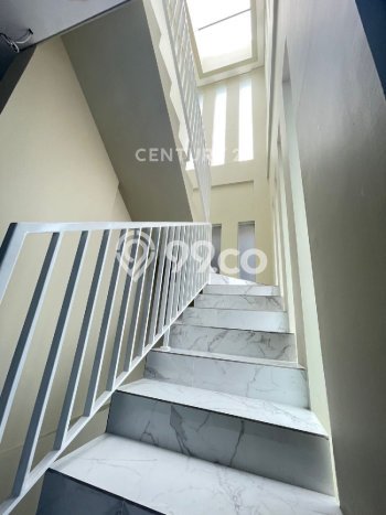 Rumah Luxury Modern Tanpa Renovasi di Pulomas Jakarta Timur Rumah Luxury Modern Tanpa Renovasi di Pulomas Jakarta Timur
